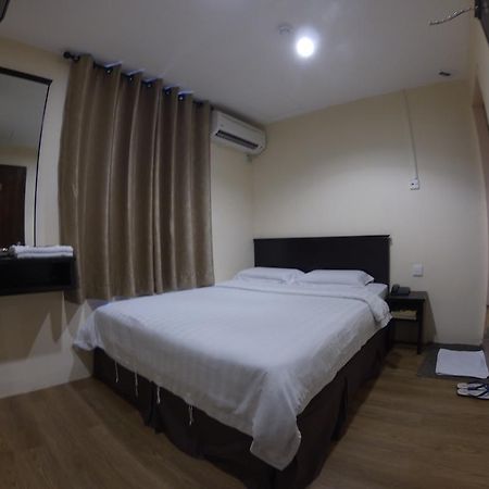 Hotel Kinabalu Κότα Κιναμπαλού Δωμάτιο φωτογραφία